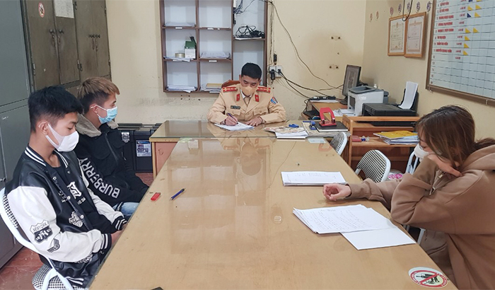 Xử lý nghiêm nhóm thanh thiếu niên điều khiển xe mô tô bốc đầu nguy hiểm -0