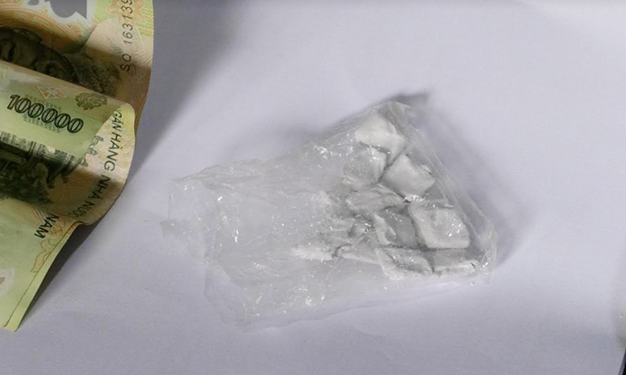 Triệt phá tụ điểm bán lẻ ma tuý, bắt giữ 3 đối tượng cùng nhiều tang vật -0