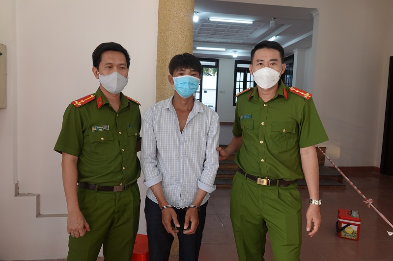 Dùng cưa máy tấn công người khác -0