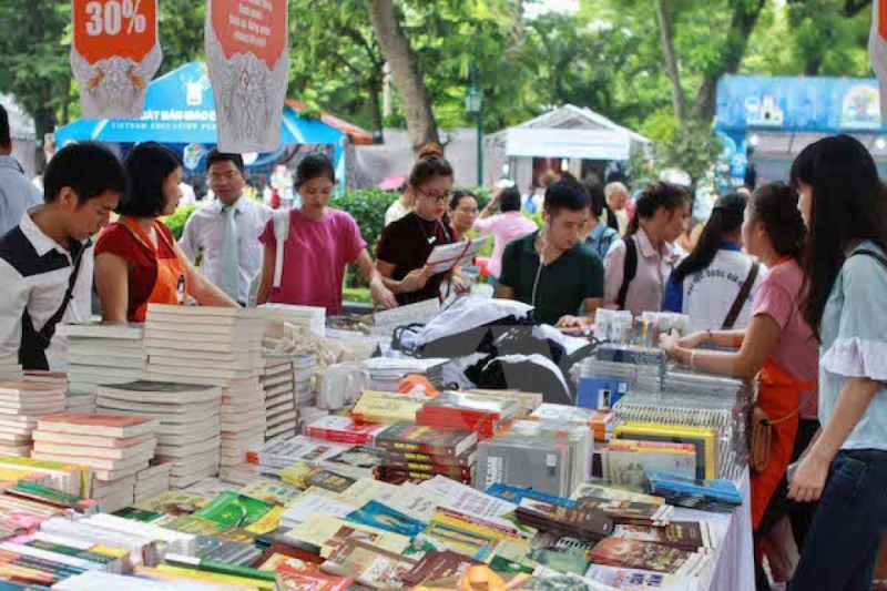họi chợ sách vẫ nlà ngày hội được đông đảo người việt mong đợi.jpg -0
