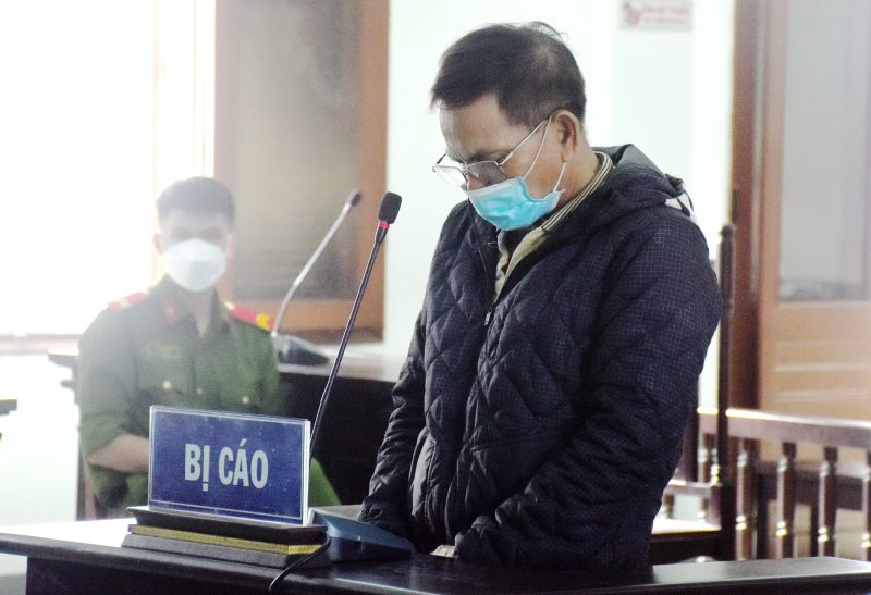 Chiếm đoạt tiền bán mủ cao su một Phó Giám đốc lãnh án 3 năm tù -0