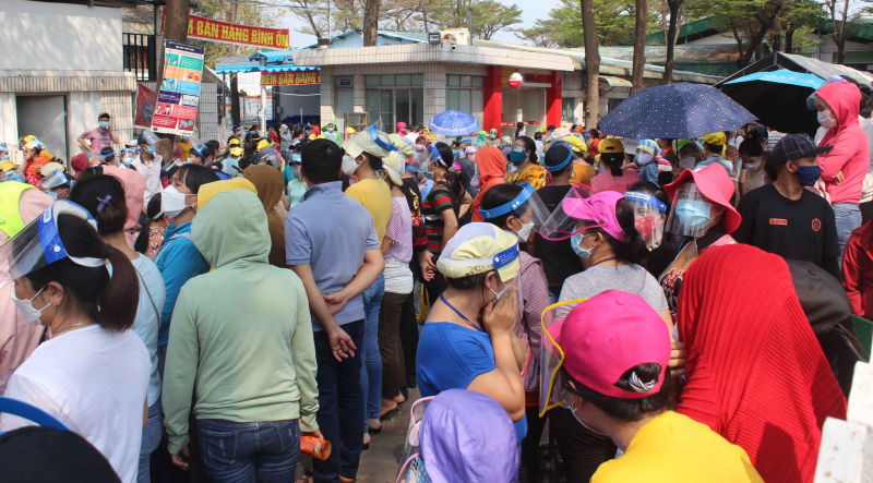 Ngăn chặn hàng nghìn công nhân tụ tập gây ách tắc trên quốc lộ  -0