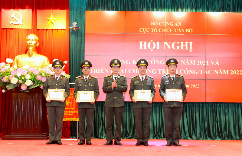 Nâng cao năng lực đội ngũ cán bộ đáp ứng yêu cầu nhiệm vụ -0