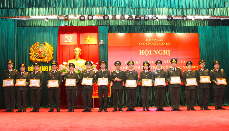 Nâng cao năng lực đội ngũ cán bộ đáp ứng yêu cầu nhiệm vụ -1