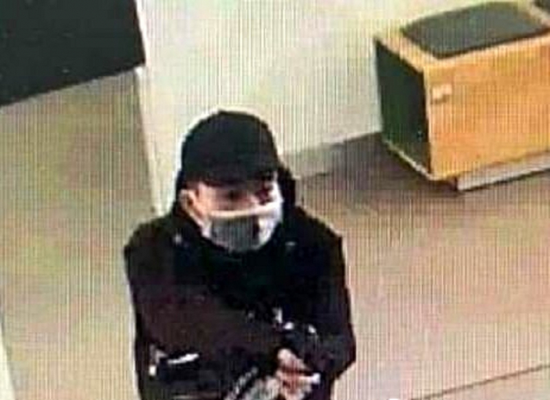 Truy bắt nghi phạm dùng súng cướp ngân hàng -0