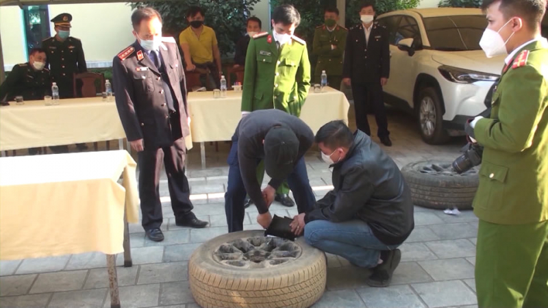 Nổ súng trấn áp nhóm tội phạm vận chuyển 99 bánh heroin chống trả công an -0