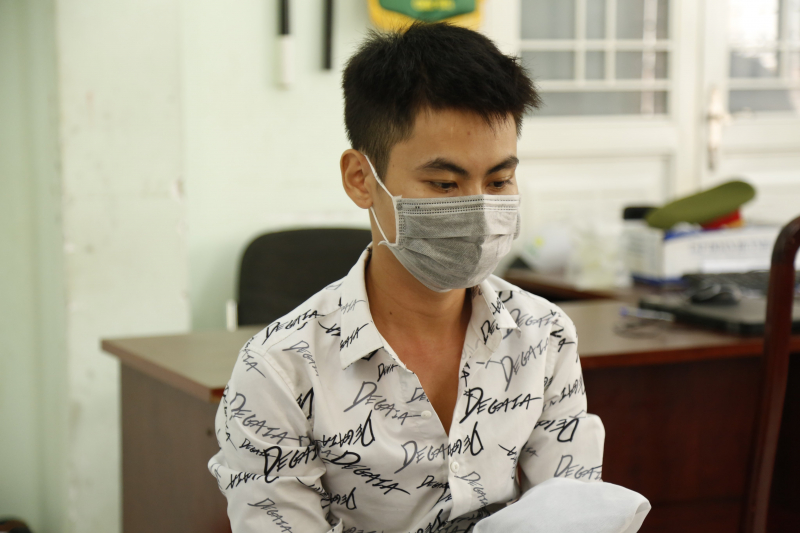 Tạm giữ đối tượng cưỡng đoạt tài sản của gái mại dâm -0