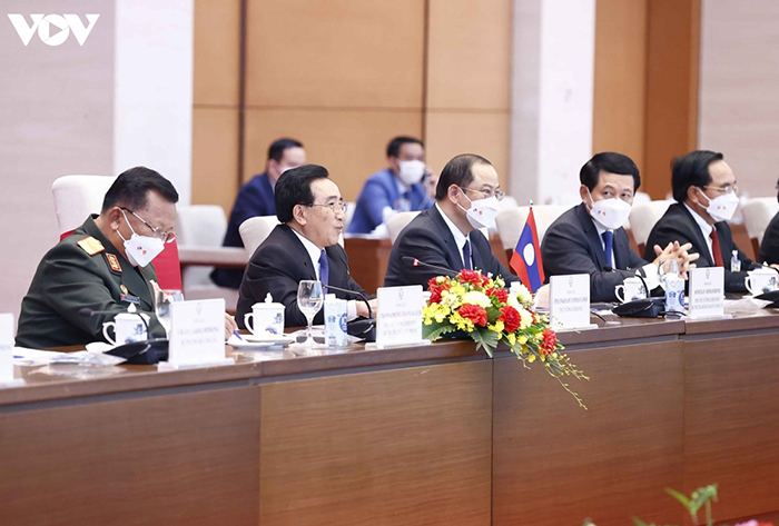 Chủ tịch Quốc hội Vương Đình Huệ hội kiến với Thủ tướng Lào Phankham Viphavanh -1