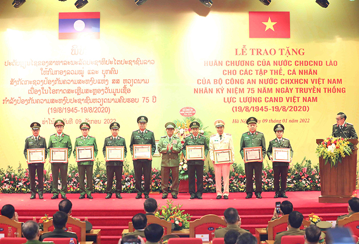 Đưa quan hệ hợp tác giữa hai Bộ Công an Việt - Lào lên tầm cao mới -0