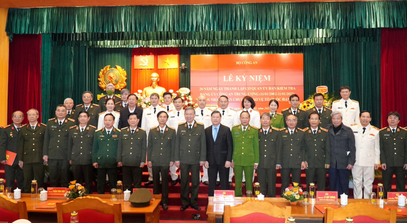 Cơ quan Ủy ban Kiểm tra Đảng ủy Công an Trung ương đón nhận Huân chương Bảo vệ Tổ quốc hạng Ba -0