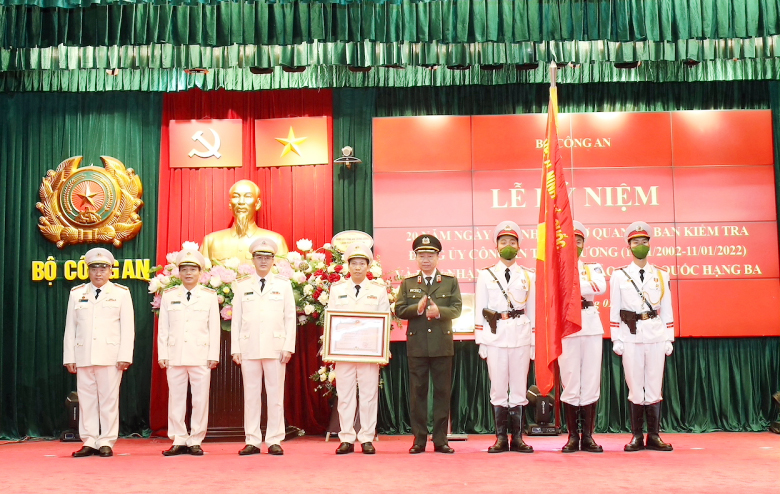 Cơ quan Ủy ban Kiểm tra Đảng ủy Công an Trung ương đón nhận Huân chương Bảo vệ Tổ quốc hạng Ba -0