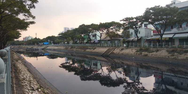 Dân lo lắng khi phát hiện cá sấu xuất hiện trên kênh Lò Gốm -0