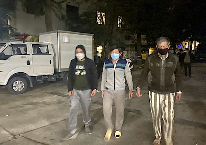 Nhóm tội phạm dùng chiêu “tráo sổ, tráo người” -0