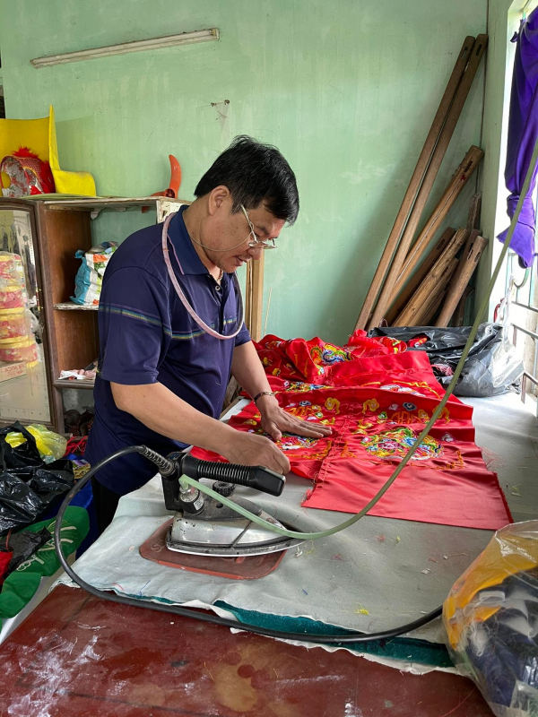 Làng thêu long bào ở Hà Nội -0