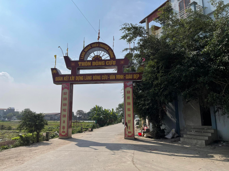 Làng thêu long bào ở Hà Nội -0