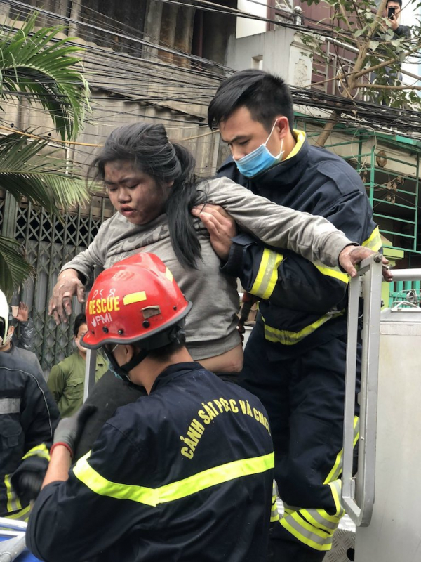 Người dân được tuyên truyền mở cửa thoát hiểm, đã cứu sống một cháu bé khỏi “biển lửa” -4
