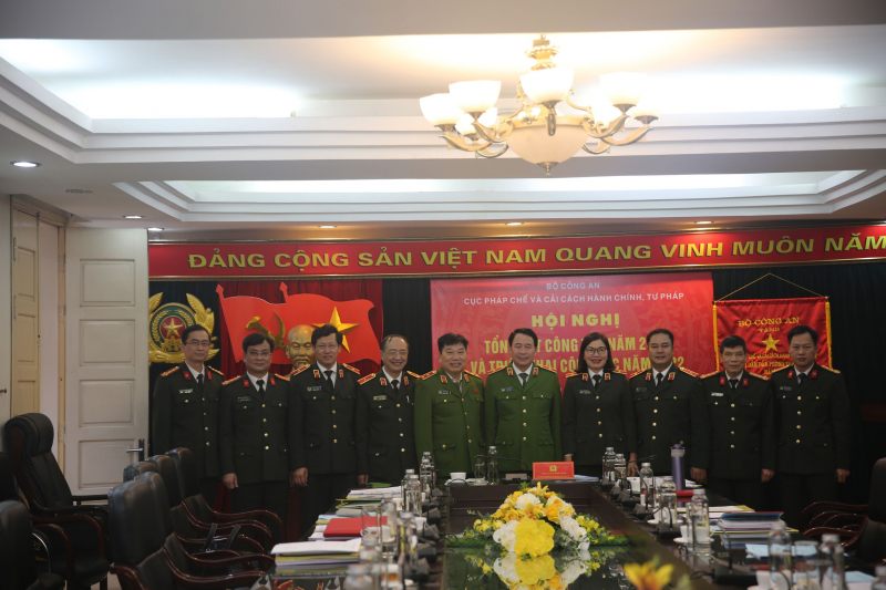 Xây dựng cán bộ pháp chế tinh thông nghiệp vụ, pháp luật, giàu kinh nghiệm thực tiễn -0