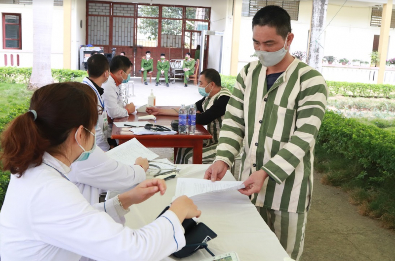 Tiêm vaccine phòng COVID-19 cho các can, phạm nhân tại Trại tạm giam Công an tỉnh Sơn La -0