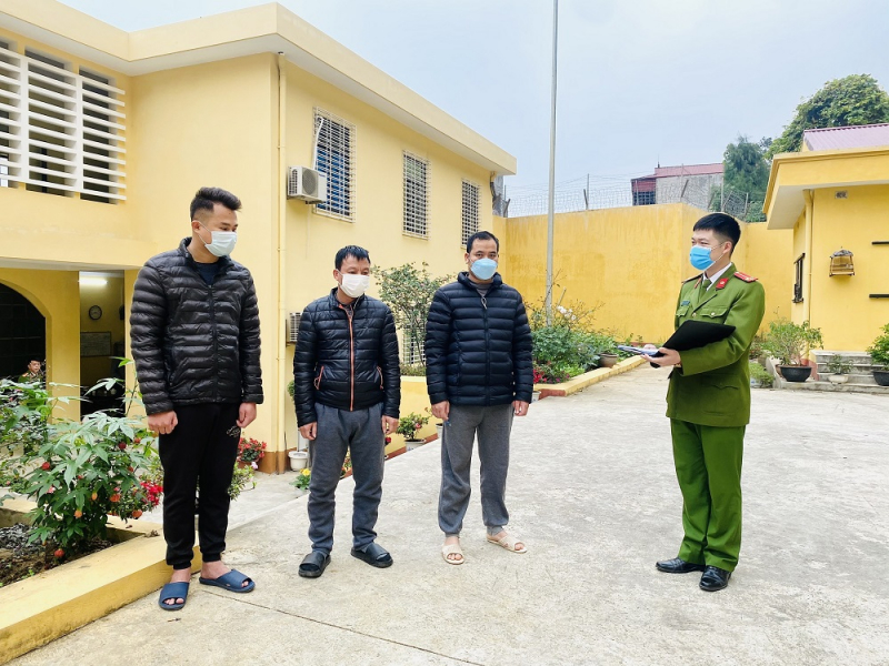Khởi tố 3 cán bộ QLTT đô thị về hành vi đưa và nhận hối lộ -0