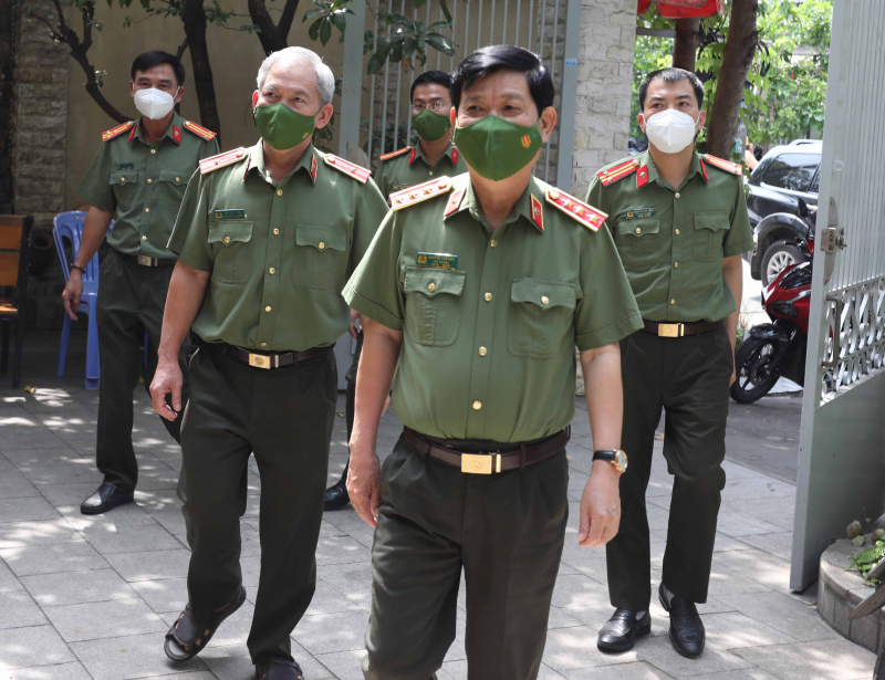 Thứ trưởng Nguyễn Văn Sơn đến thăm, chúc tết gia đình các đồng chí nguyên lãnh đạo Bộ Công an   -0