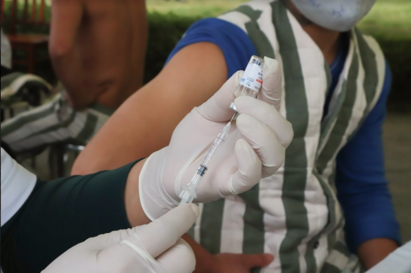 Tiêm vaccine phòng COVID-19 cho các can, phạm nhân tại Trại tạm giam Công an tỉnh Sơn La -0