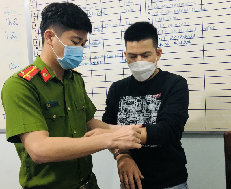 Mượn con dấu doanh nghiệp đã dừng hoạt động để lừa đảo -0