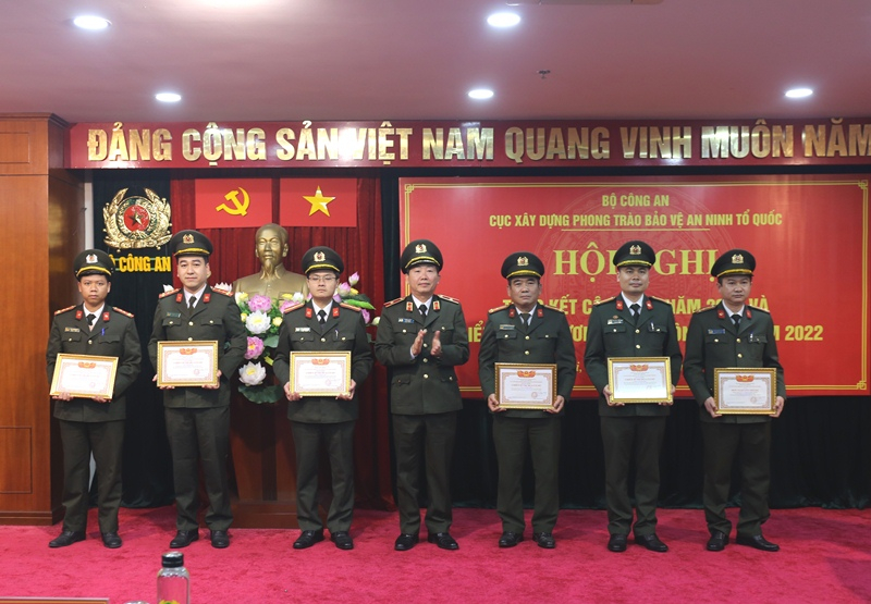Department of National Security Protection Movement receives Excellent Emulation Flag -1