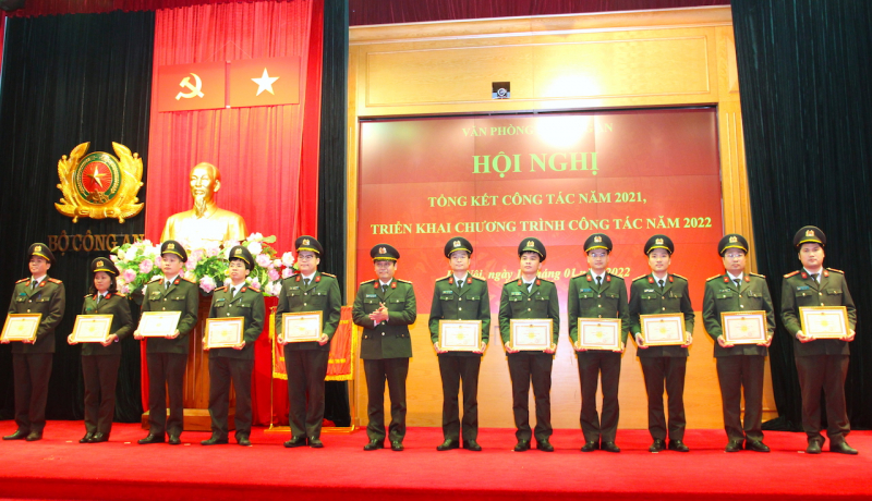 Đổi mới, nâng cao chất lượng công tác tham mưu kịp thời, đúng và trúng tình hình -1