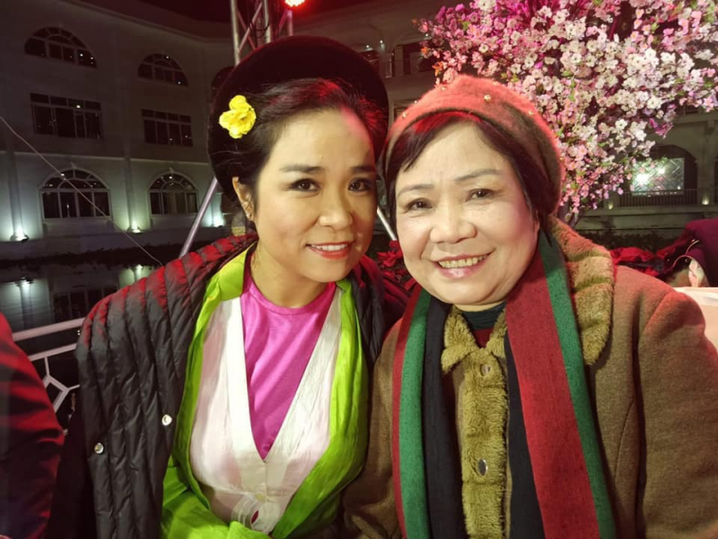 nsưt thúy mơ và con gái.jpg -0