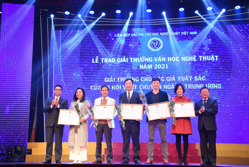 72 tác phẩm được trao Giải thưởng Văn học nghệ thuật năm 2021 -0