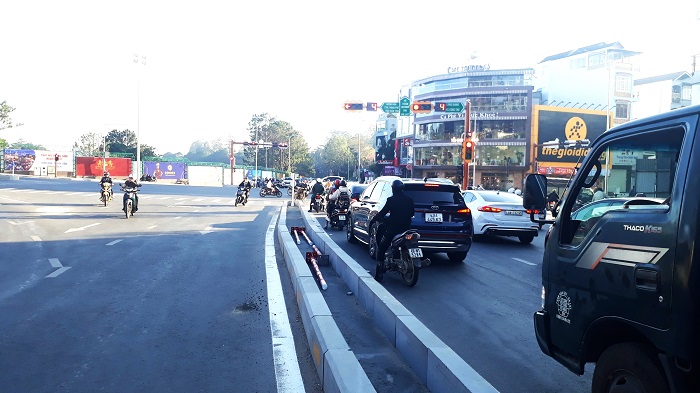 Tết này, Đà Lạt có đèn xanh đỏ -0