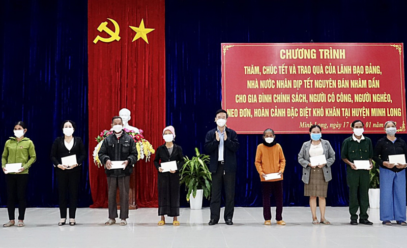 Thường trực Ban Bí thư Võ Văn Thưởng tặng quà Tết tại Quảng Ngãi -0