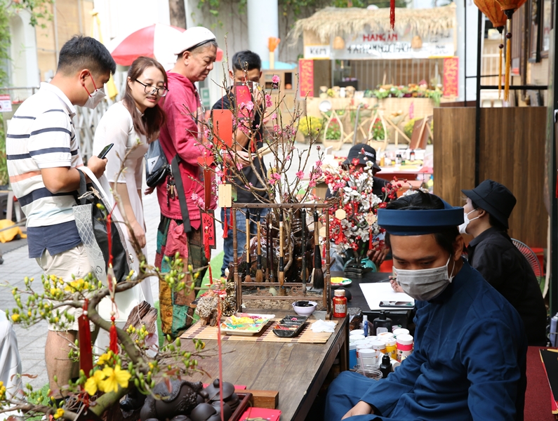 Sắc xuân đang về trên thành phố mang tên Bác -3