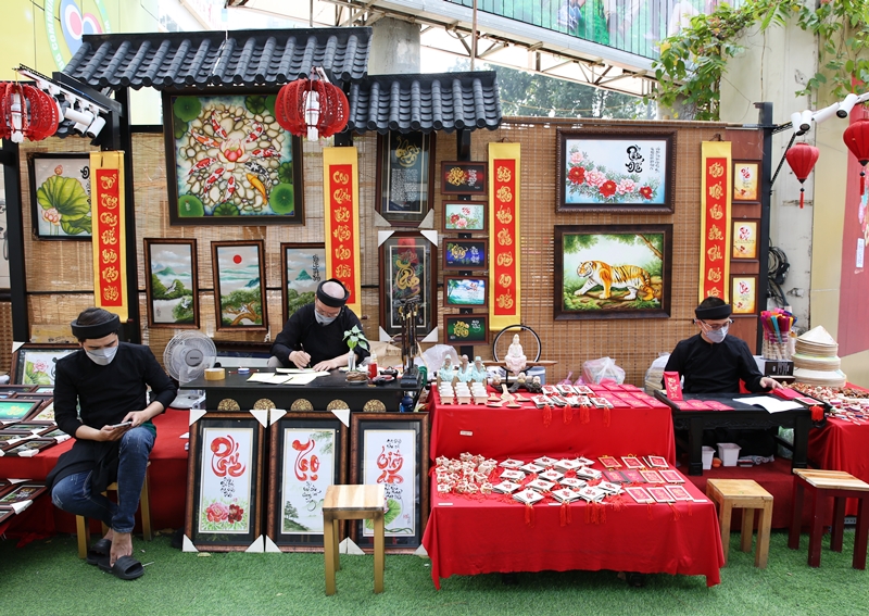 Sắc xuân đang về trên thành phố mang tên Bác -4