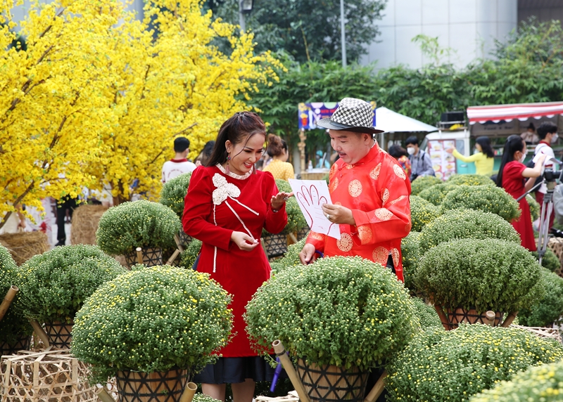 Sắc xuân đang về trên thành phố mang tên Bác -5