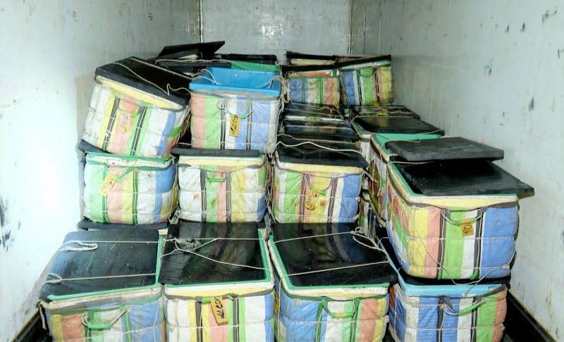 Bắt quả tang tài xế vận chuyển trên 2,3 tấn tôm chứa tạp chất đi tiêu thụ -1