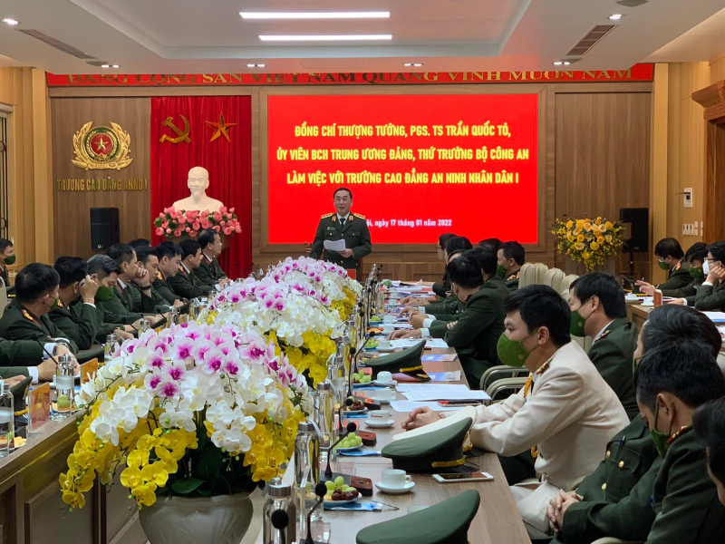 Deputy Minister Tran Quoc To works with PSC 1 -0