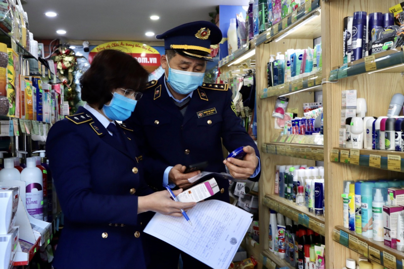 Kiểm tra chuỗi “Hệ thống Ngôi Nhà Đức”, thu giữ nhiều sản phẩm vi phạm -0