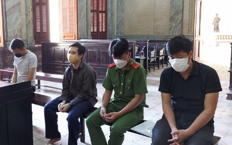 Bảo kê tội phạm, hai công an biến chất lãnh án -0