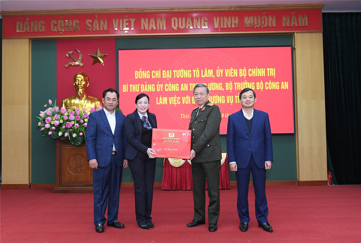 Minister To Lam visits Thai Nguyen -0