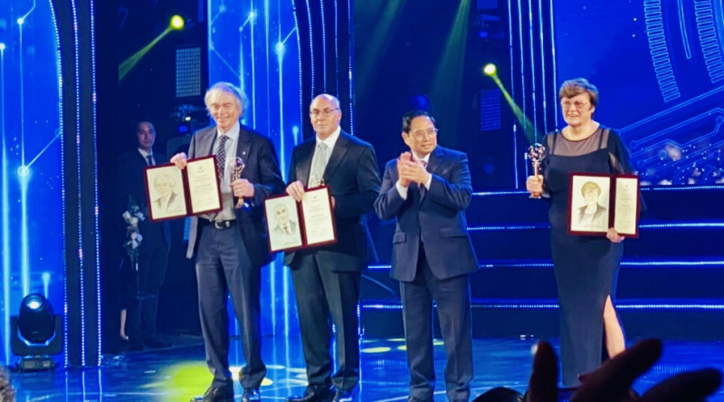  Lễ trao giải thưởng Vinfuture lần thứ nhất:  Khoa học phụng sự nhân loại -0