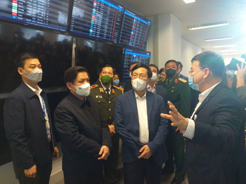 Phó Thủ tướng Thường trực yêu cầu không để tình trạng chậm, hủy chuyến bay -0