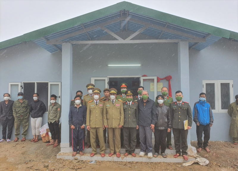 Bàn giao thêm 1 trụ sở làm việc cho Công an nước bạn Lào -0