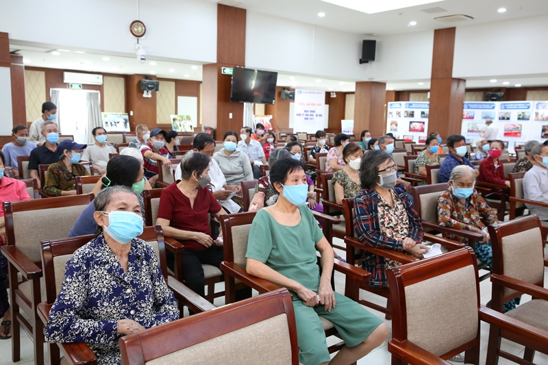 Đem cái Tết đầm ấm đến người dân tộc thiểu số ở quận 6 -1