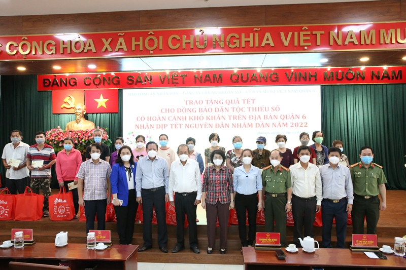 Đem cái Tết đầm ấm đến người dân tộc thiểu số ở quận 6 -0