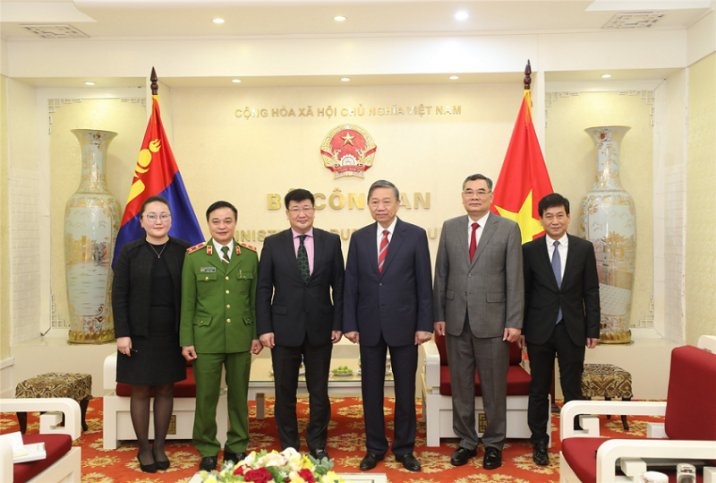 Minister To Lam receives new Ambassador Extraordinary and Plenipotentiary of Mongolia to Vietnam -0