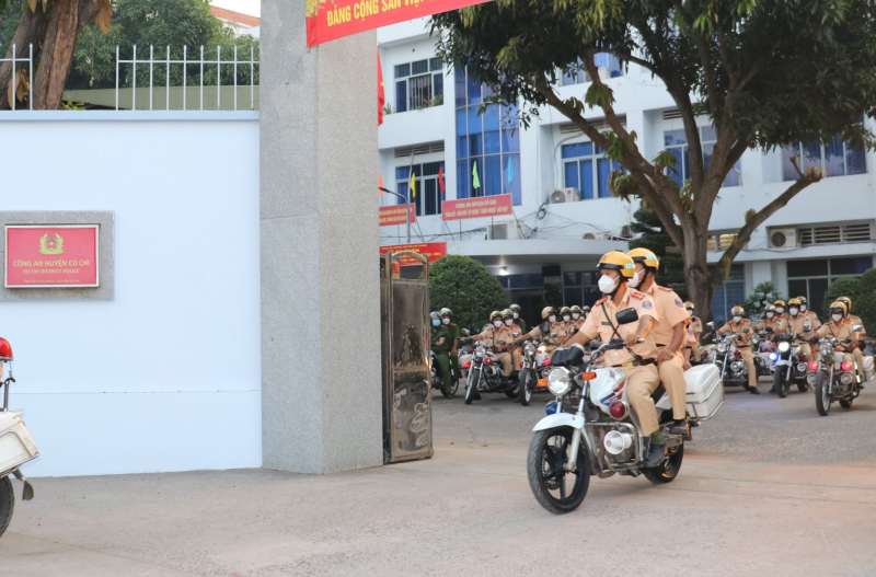 CSGT đồng loạt ra quân đảm bảo TTATGT và ANTT trong những ngày giáp Tết Nguyên đán -1