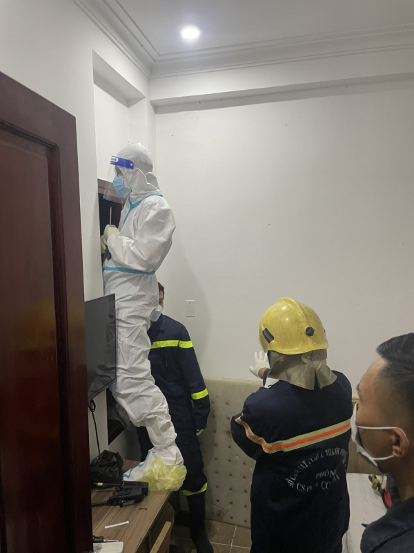 Rơi thang máy trong khách sạn từ tầng 4, người phụ nữ bị thương nặng -1