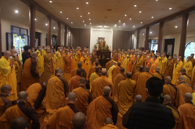 Hàng ngàn tăng ni, phật tử tham dự lễ nhập kim quan Thiền sư Thích Nhất Hạnh -0