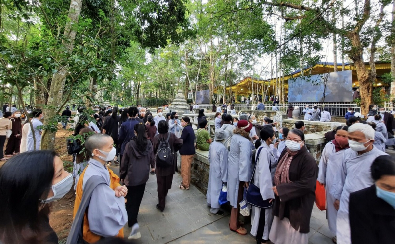 Hàng ngàn tăng ni, phật tử tham dự lễ nhập kim quan Thiền sư Thích Nhất Hạnh -0